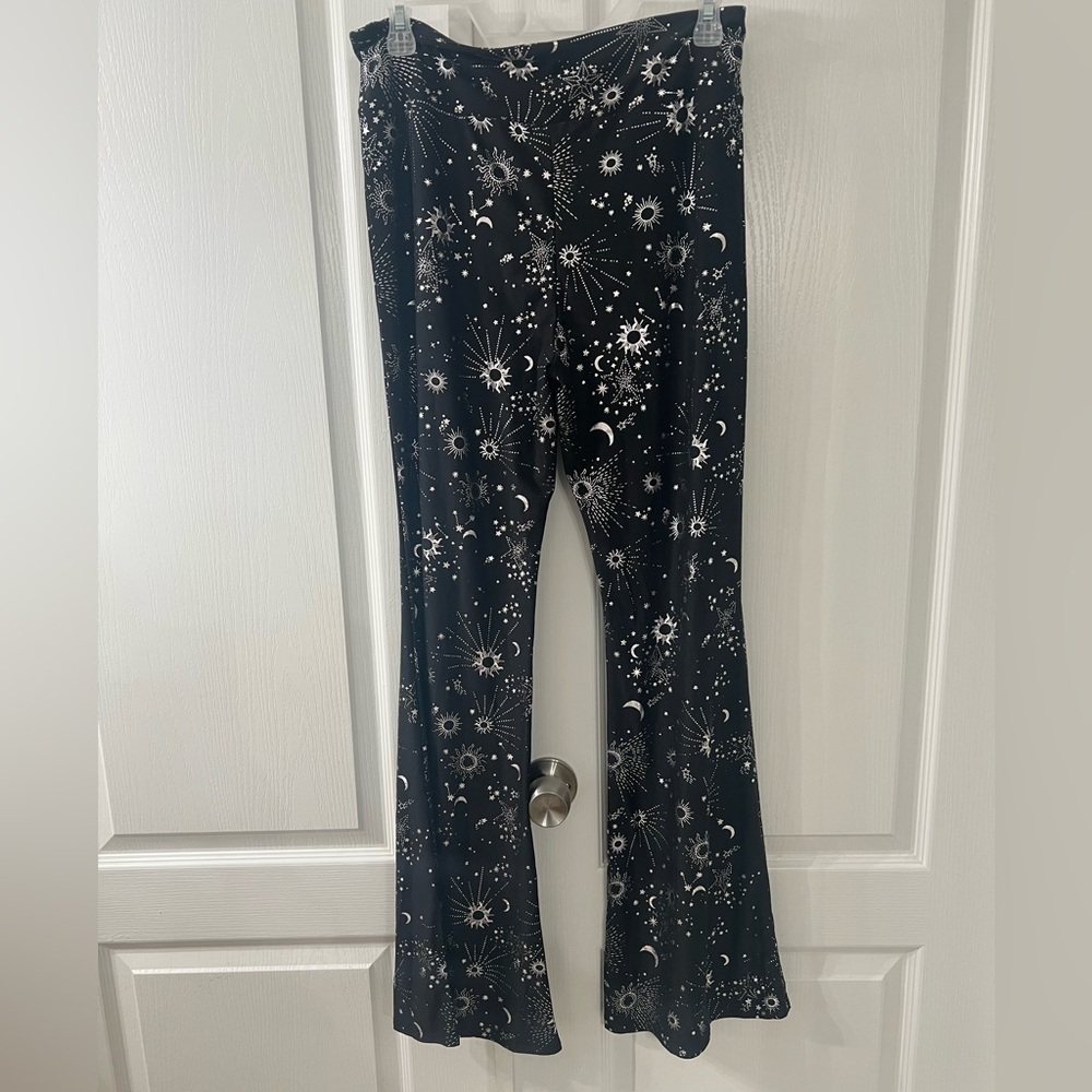 Black Galaxy Flare Leggings - Picture 5 of 6